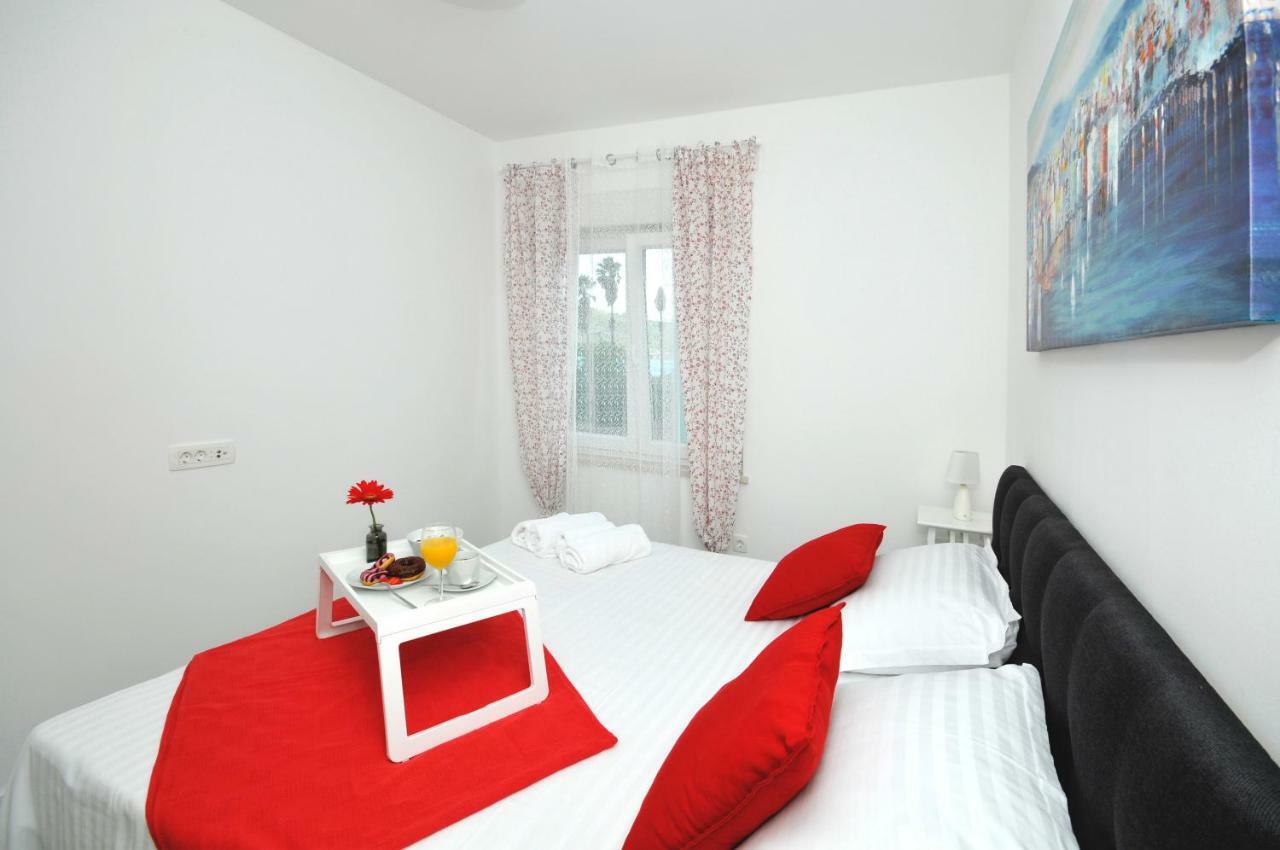 Apartmani Olive Trogir Exterior foto